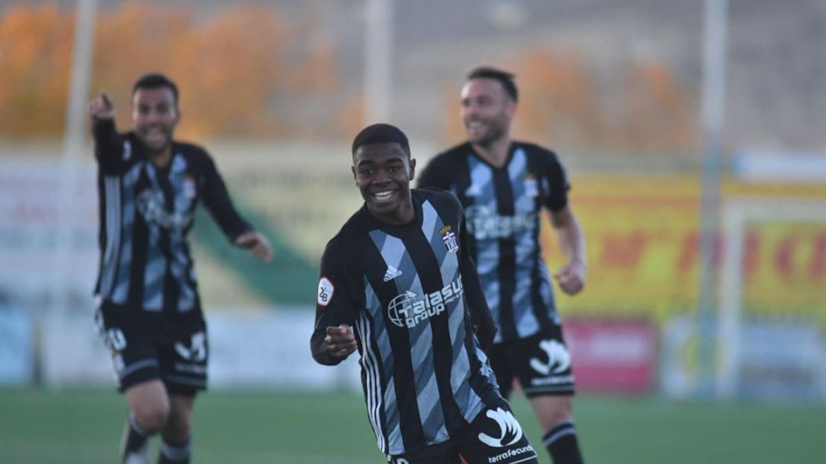 El FC Cartagena es más líder, el Yeclano roza el playoff y el UCAM no huele el gol