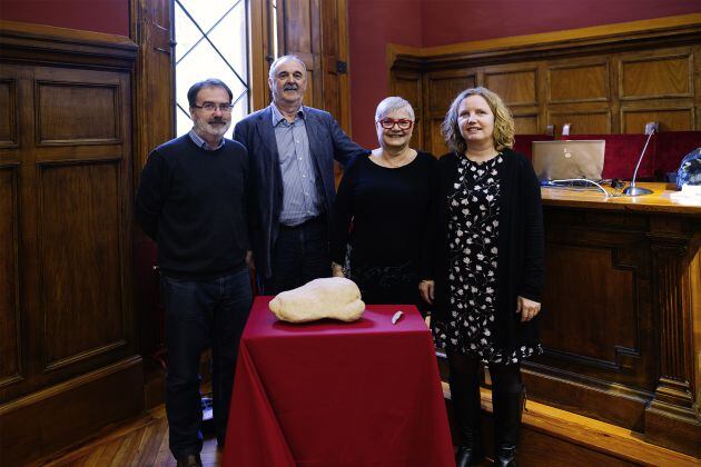 D'esquerra a dreta: Jordi Nadal, Josep Maria Fullola, Pilar García Argüelles i Inés Domingo