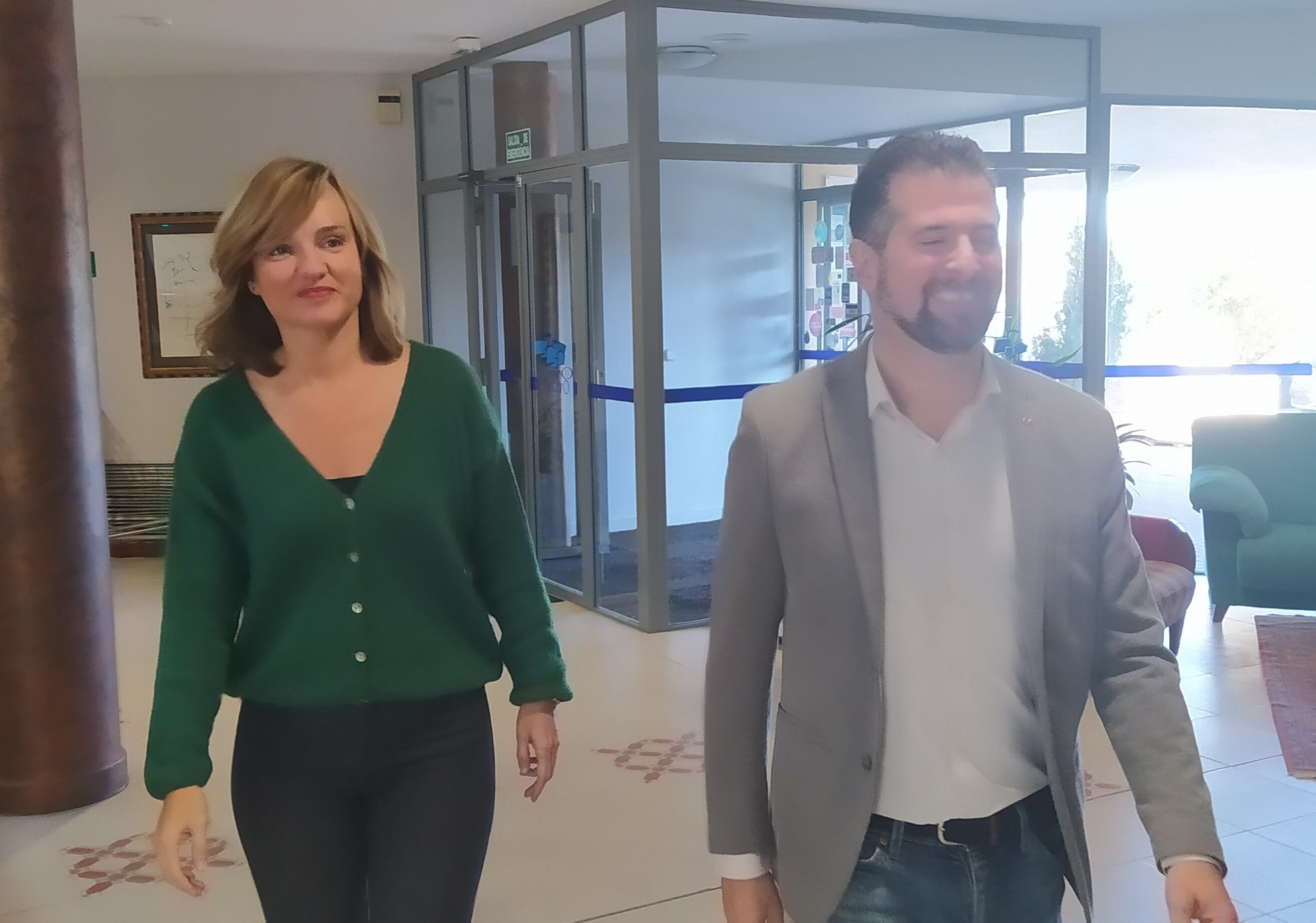 La ministra de Educación, Pilar Alegría, y el secretario del PSOE en Castilla y León, Luis Tudanca, en el encuentro de cargos públicos de Burgos