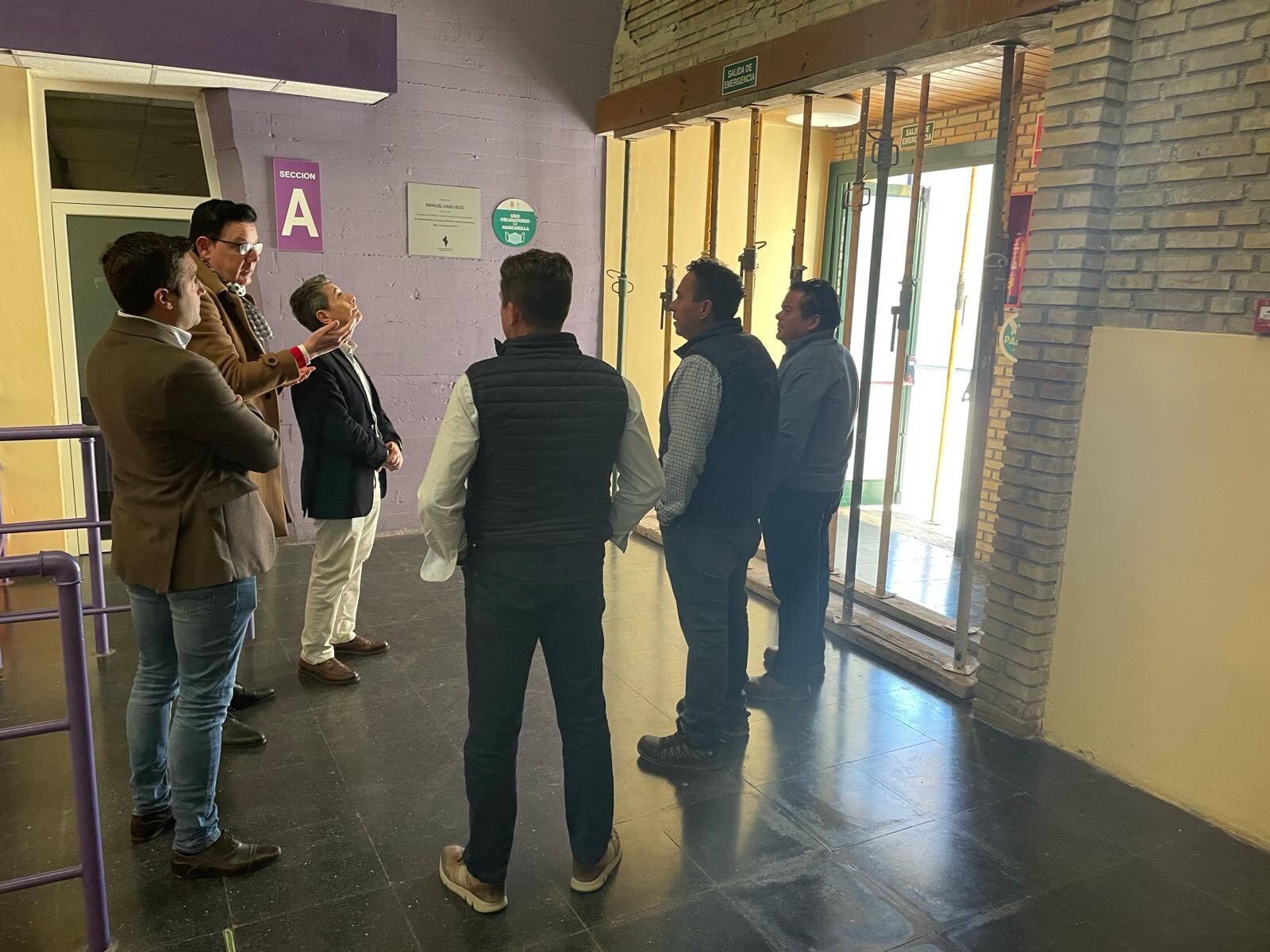 El concejal de Deportes del Ayuntamiento de Jaén, José María Álvarez, visita el pabellón de La Salobreja.