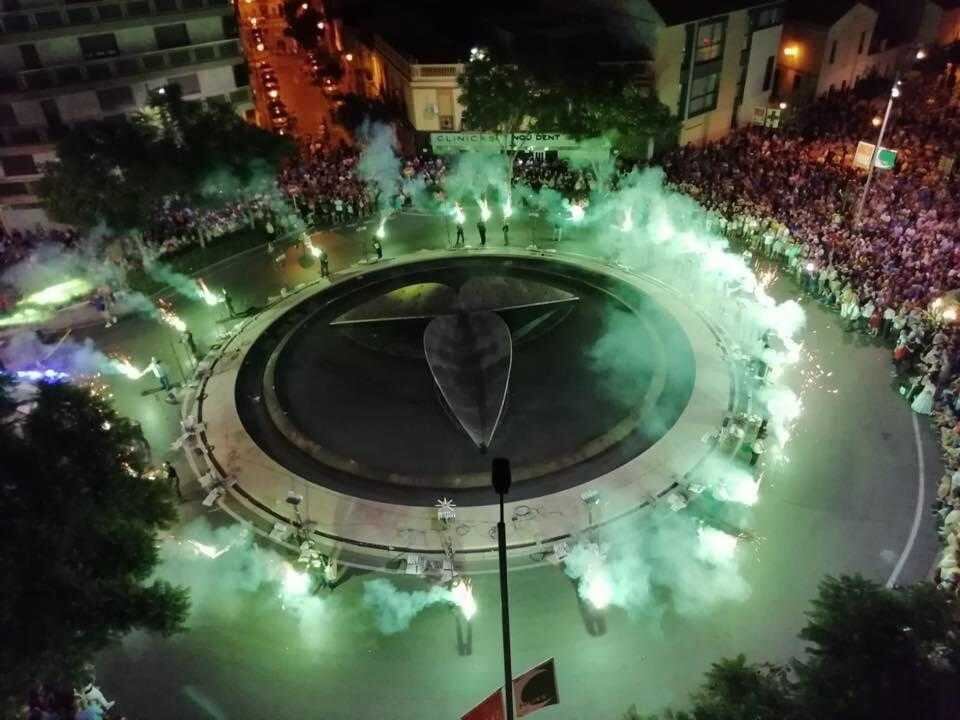 Pirotecnia durante la Passejà de Sant Onofre en Quart de Poblet (Valencia)