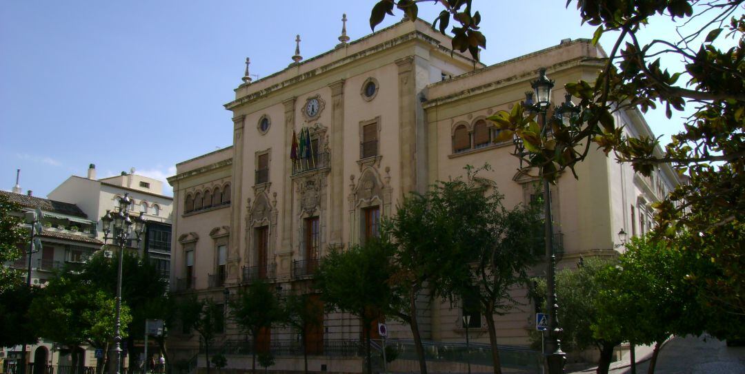 Fachada principal del Ayuntamiento de Jaén.