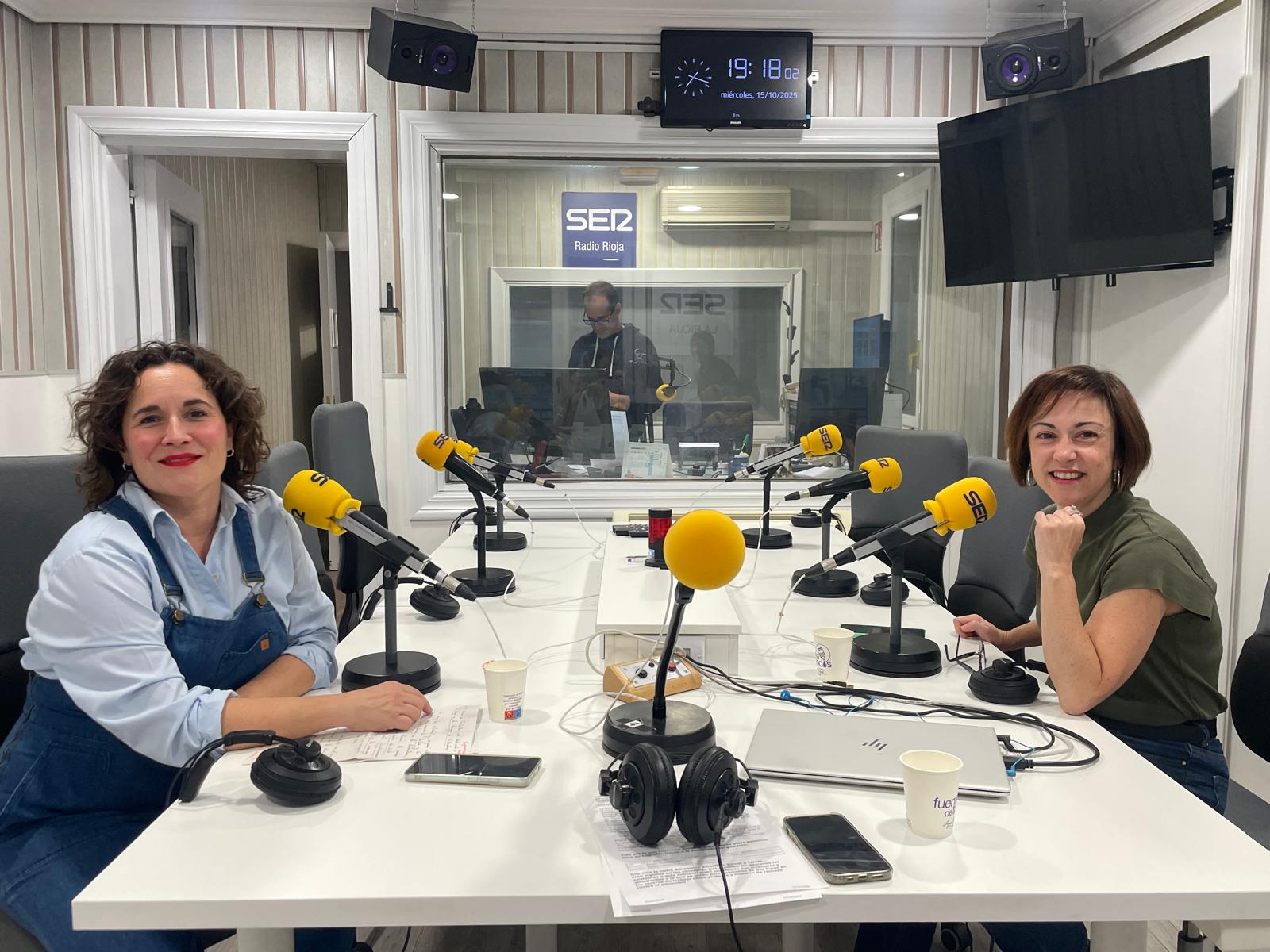 La directora de Trabalengua, Isabel Espuelas, y Sonia San Román, una de las ponentes en este congreso sobre la lengua que organiza la Fundación San Millán.