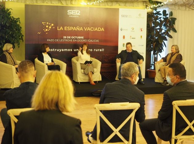 De izquierda a derecha, Inés Rodríguez, Ana Vázquez, Macarena Berlín, Manuel González y Olga Rivas