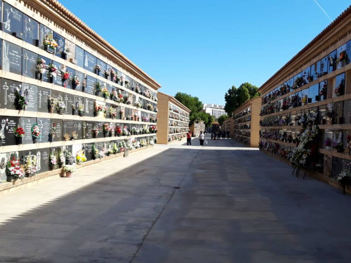 Menos afluencia a los cementerios de València en el día de Todos los Santos