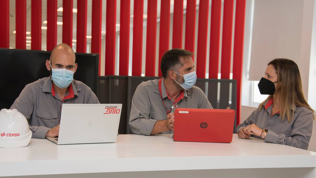 El camino de la mujer en la industria