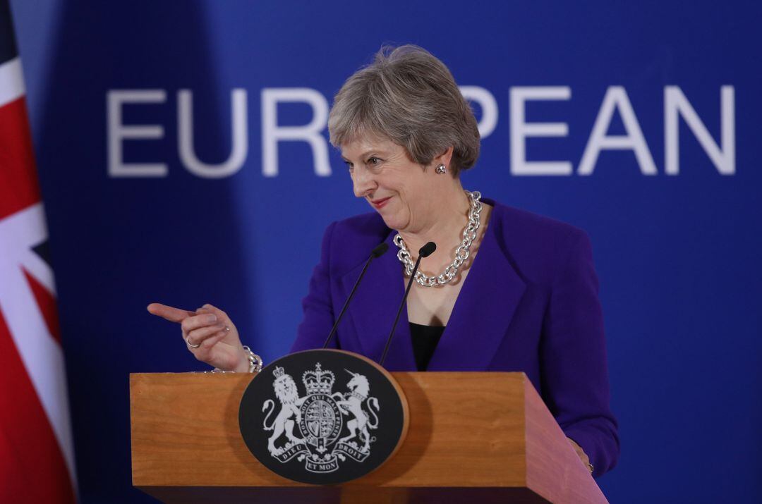 Theresa May atiende a los medios tras una cumbre europea