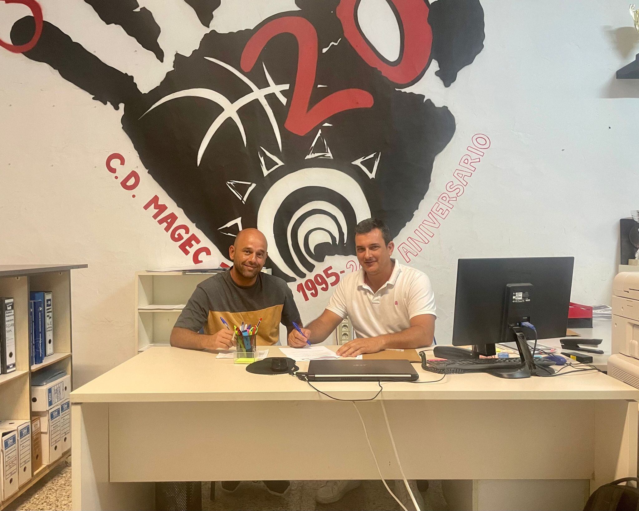 Firma del acuerdo de colaboración entre ambos clubes.