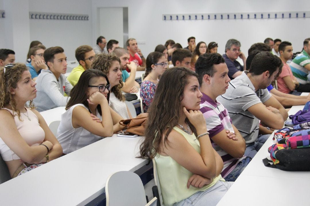 Estudiantes de la EPS de Linares en una clase anterior al confinamiento