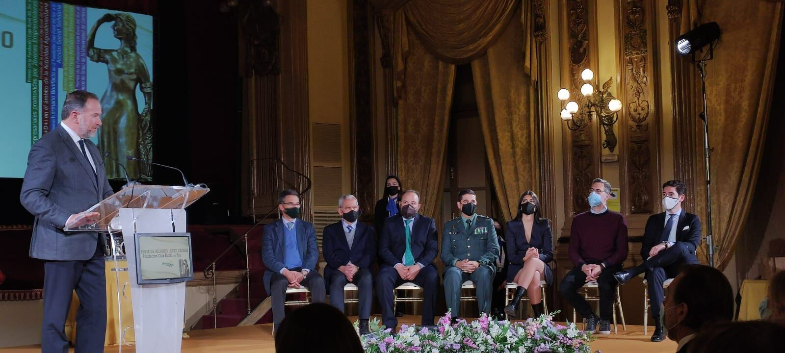 El presidente de Caja Rural del Sur, José Luis García-Palacios Álvarez, dirigiéndose a las personas reconocidas con los XI Premios Ricardo López Crespo que entrega la Fundación Caja Rural del Sur en Córdoba
