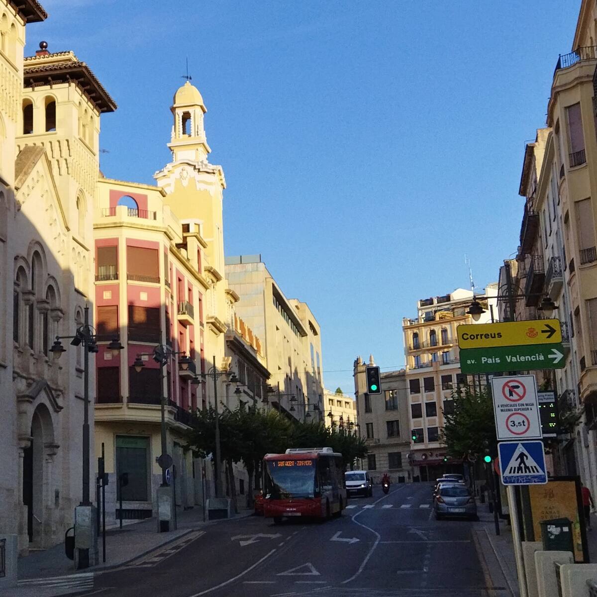 Alcoy aplicará un 30% de descuento en los bonos del autobús urbano entre septiembre y diciembre