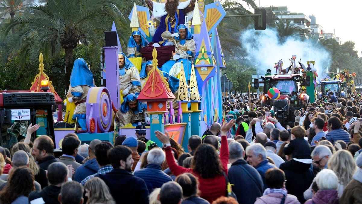 La Cabalgata de Reyes Magos 2026 recorrerá este lunes Jerez con 15 carrozas, 57 toneladas de caramelos y juguetes y casi 1.000 figurantes