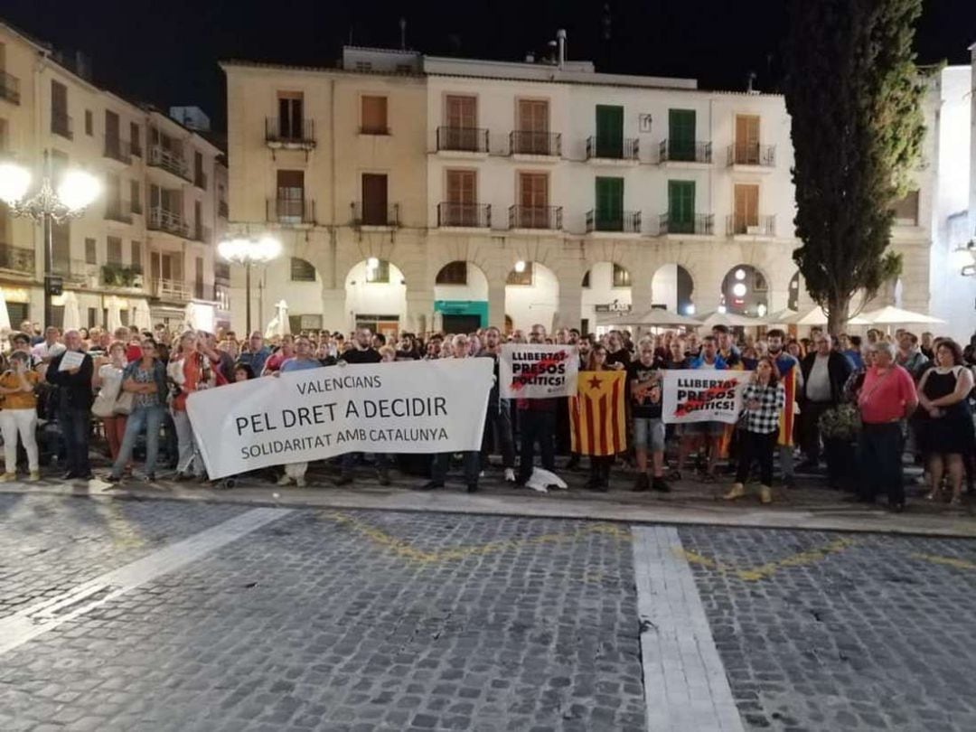 Concentración de protesta contra la sentencia en Gandia. 