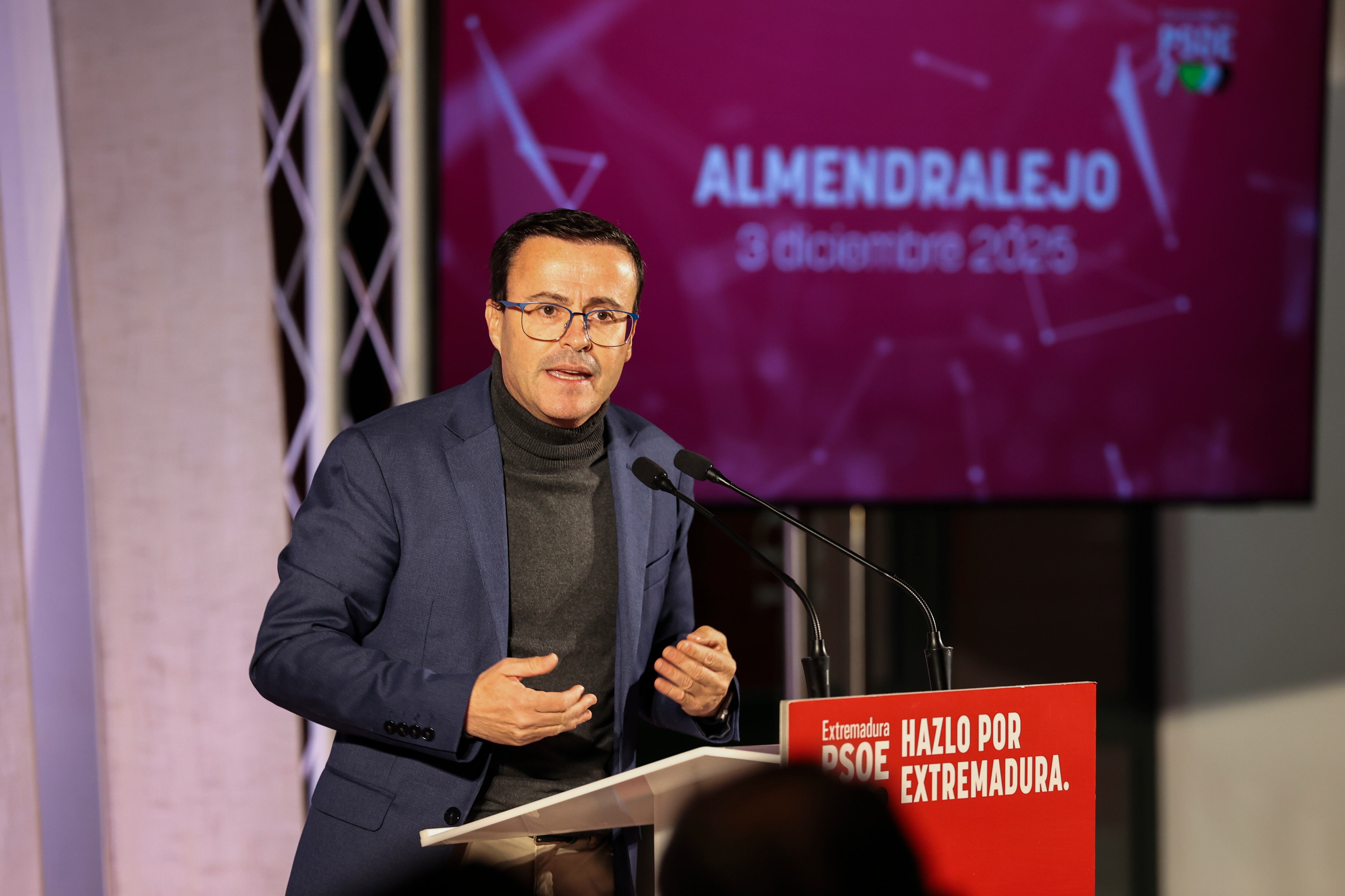ALMENDRALEJO (BADAJOZ), 03/12/2025 .- El candidato extremeño, Miguel Ángel Gallardo, participa en un acto público del PSOE extremeño enmarcado en la precampaña electoral este miércoles en Almendralejo. EFE/ Jero Morales
