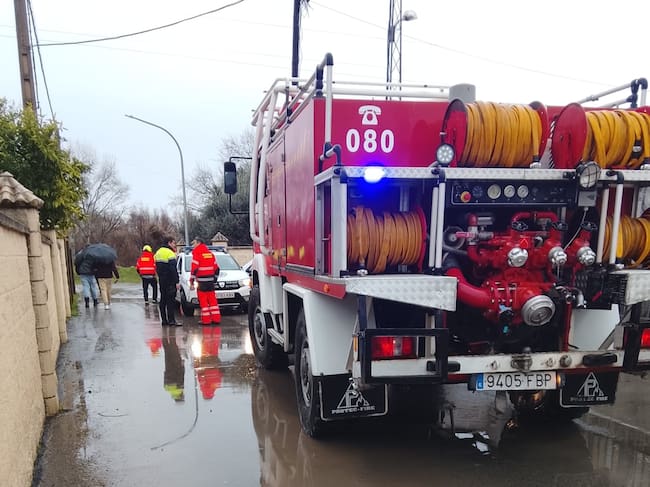 Bomberos en la zona de la Ribera Baja en Alcolea