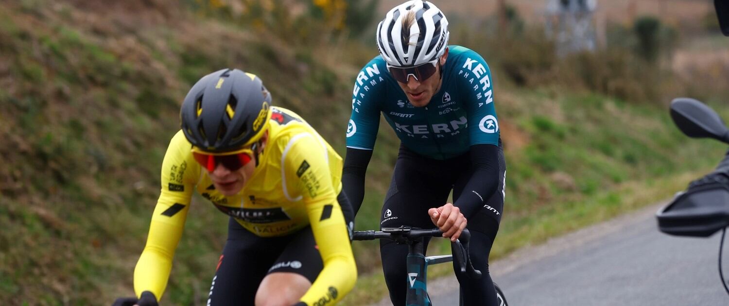 El ajqués Pablo Castrillo en su escapada junto a Vingegaard