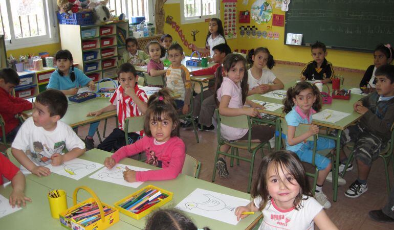 Hasta el 14 de mayo se pueden solicitar las ayudas para libros de texto y material escolar en las oficinas del SAC 