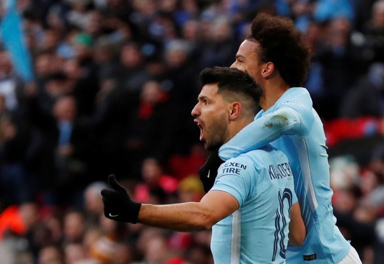 Agüero y Sané celebran un gol durante el encuentro entre el Manchester City y el Arsenal