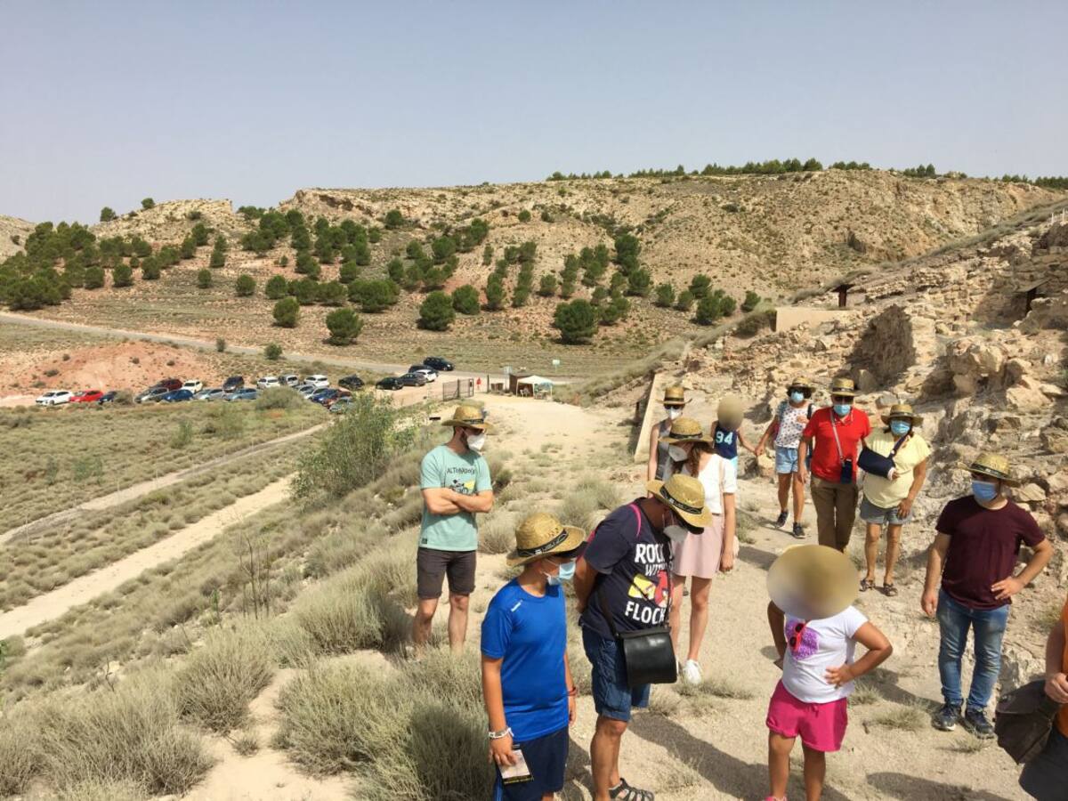 Finaliza la campaña de excavaciones en el yacimiento del Cabezo redondo, en Villena