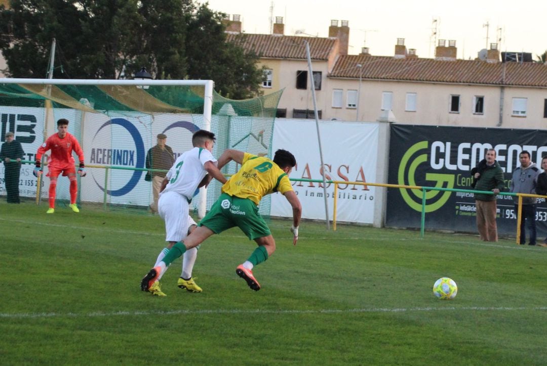 Triunfo cae en el área.