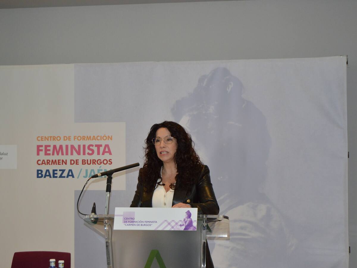 El Centro Carmen de Burgos de Baeza, programa durante 2022 más de 30 actividades formativas tras su recuperación