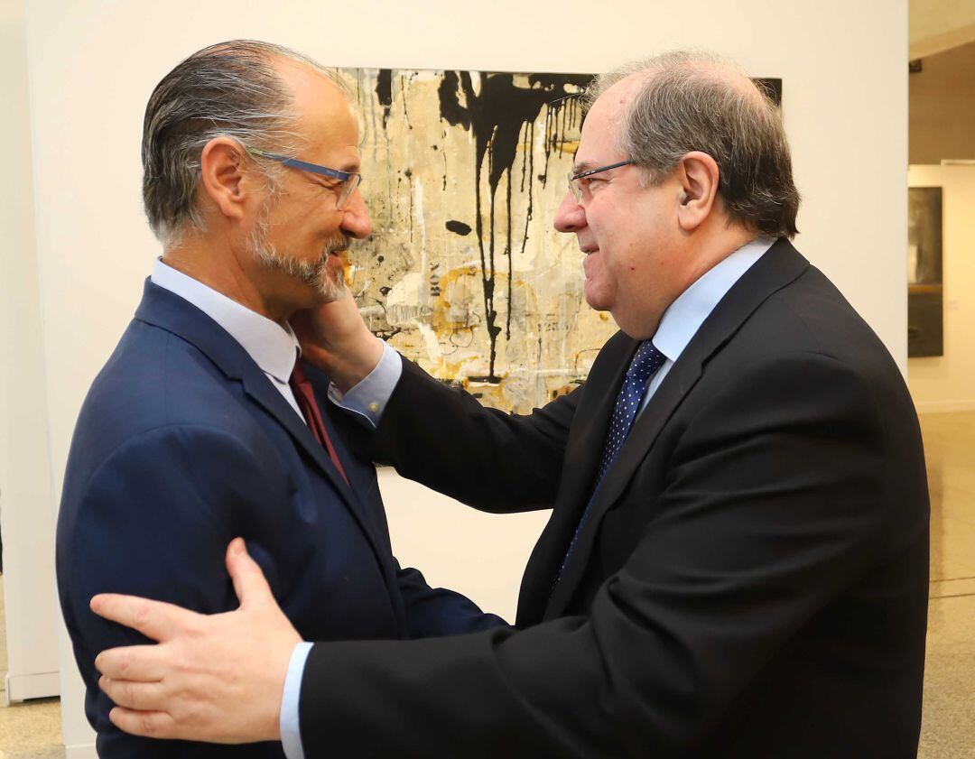 Juan Vicente Herrera y Luis Fuentes se saludan