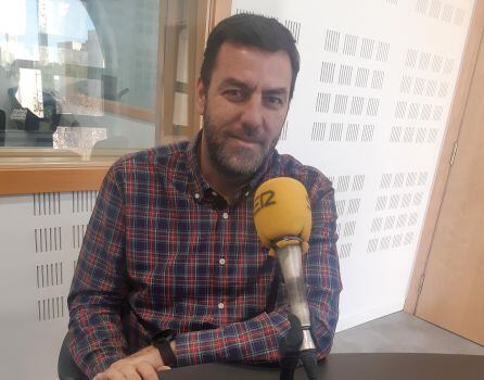 El director gerente de Spazio Cines, Raúl Serrano, en los estudios de la radio