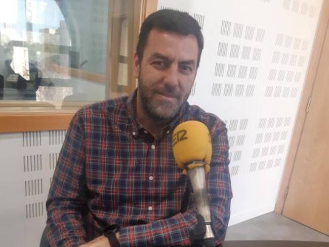 El director gerente de Spazio Cines, Raúl Serrano, en los estudios de la radio