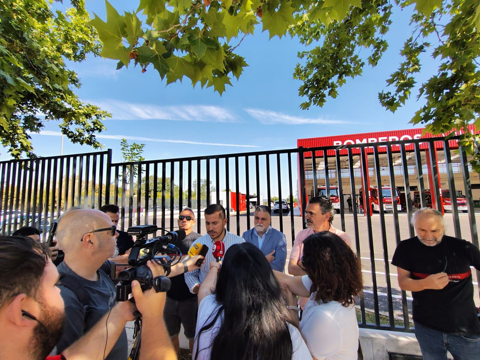 Visita y reunión en el parque de bomberos