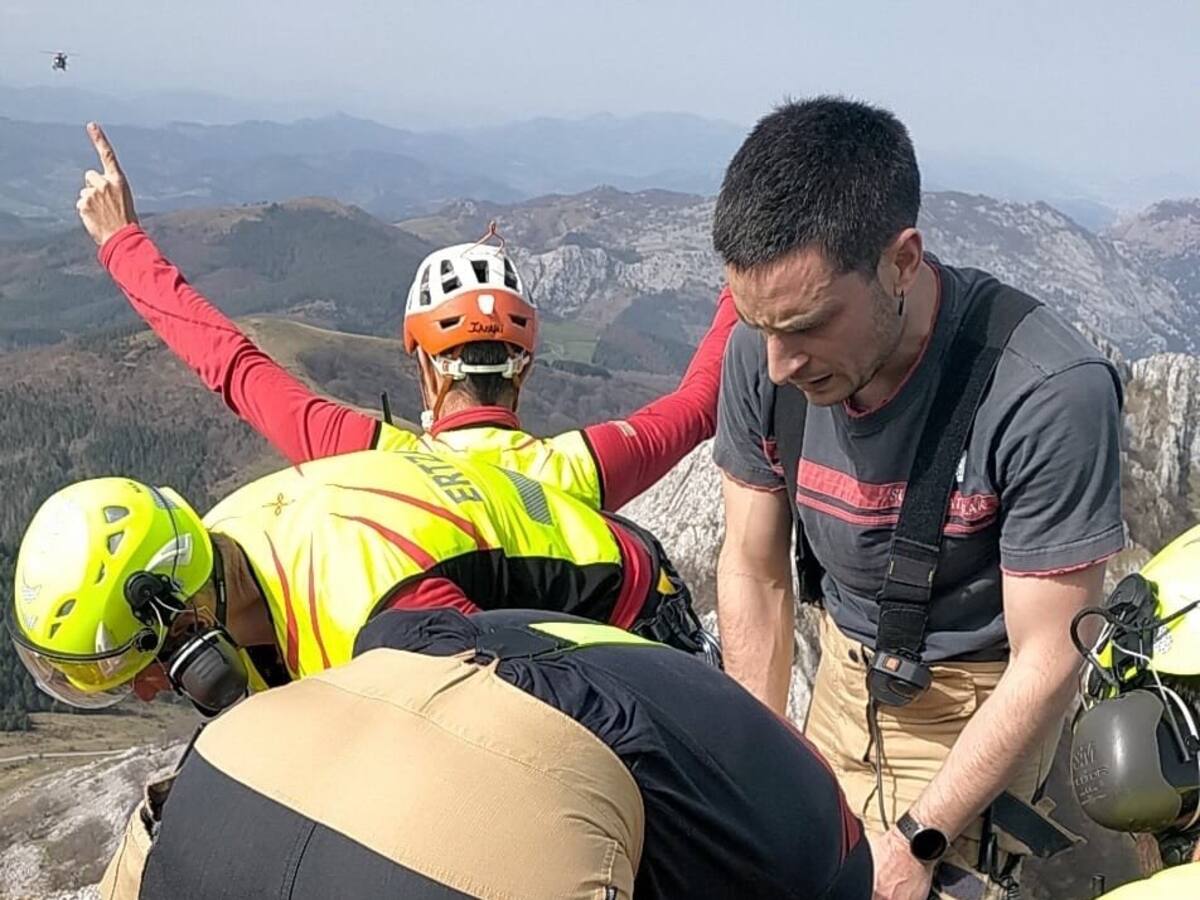 Recuperan el cuerpo de un montañero fallecido mientras hacía una ruta por el Anboto