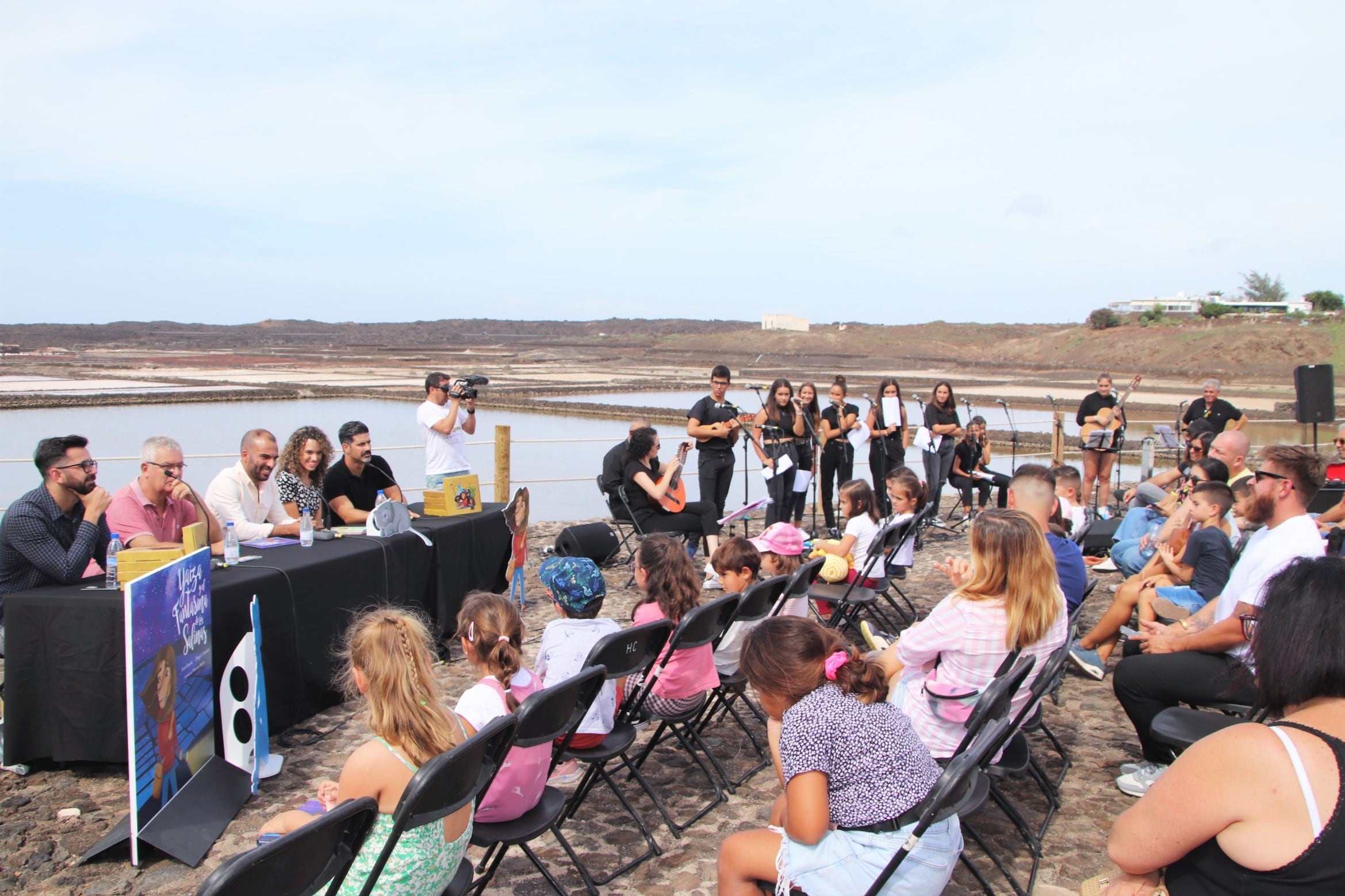 Presentación del libro en Salinas de Janubio.