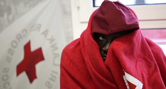 Dos personas se encuentran desaparecidas y otras ocho han sido rescatadas y trasladadas al puerto de Tarifa (Cádiz) por Salvamento Marítimo