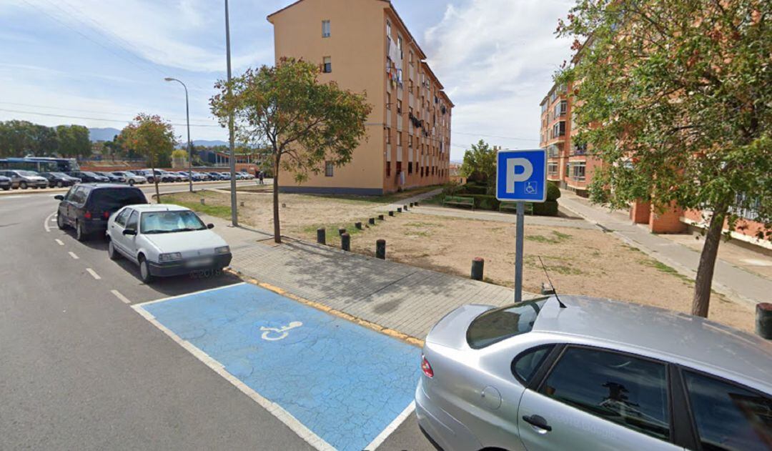 Herido grave un joven tras caer de un quinto piso en el barrio de la Albuera