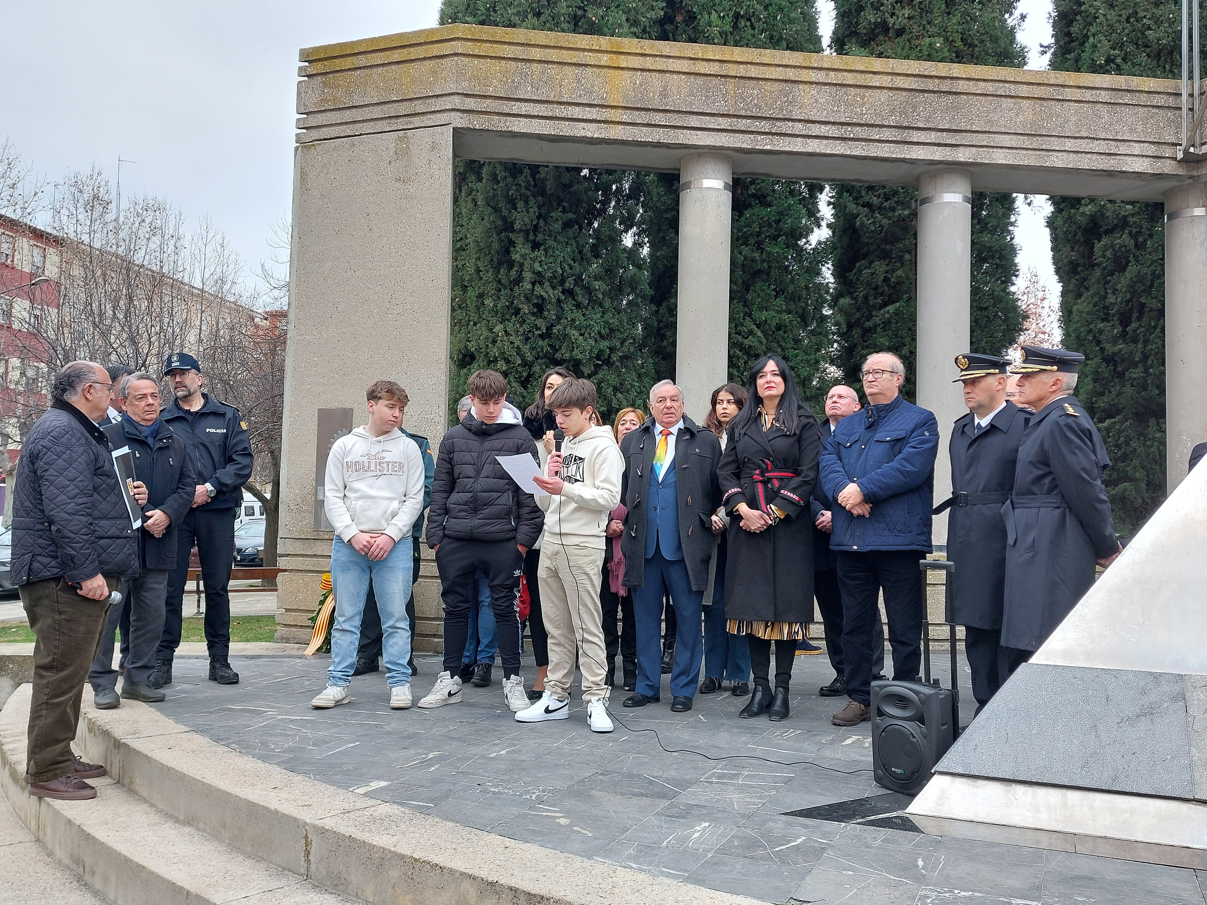 Los alumnos del IES Lucas Mallada leyeron la redacción ganadora del concurso La Paz