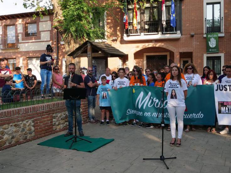 Concentración recuerdo a Miriam Vallejo en Alovera/Foto Ayto. Alovera