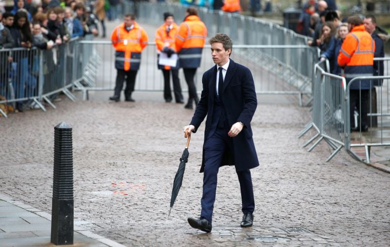 El actor Eddie Redmayne en su llegada al funeral