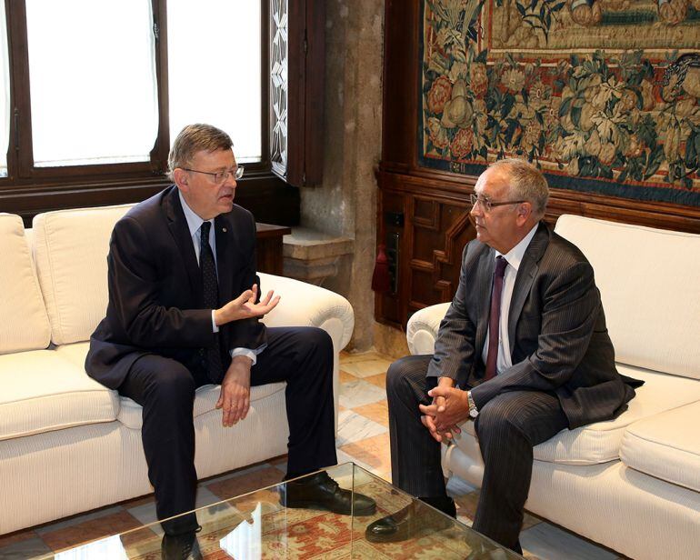 Ximo Puig, presidente de la Generalitat Valenciana, recibe a Quique Hernández, presidente del Hércules CF