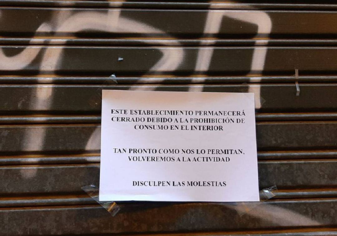 Imagen de archivo de un cartel en un establecimiento del Tubo de Zaragoza