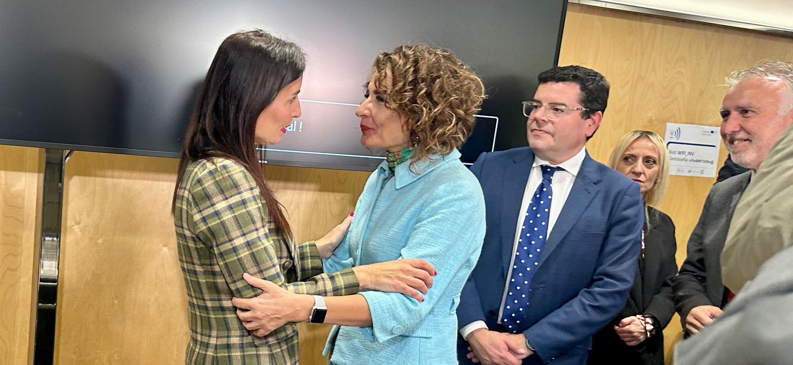 La consellera de Hacienda, Ruth Merino, en un encuentro con la ministra de Hacienda, María Jesús Montero. Fuente: GVA