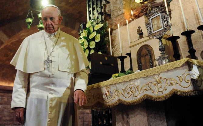 El papa Francisco durante una visita pastoral a Asís