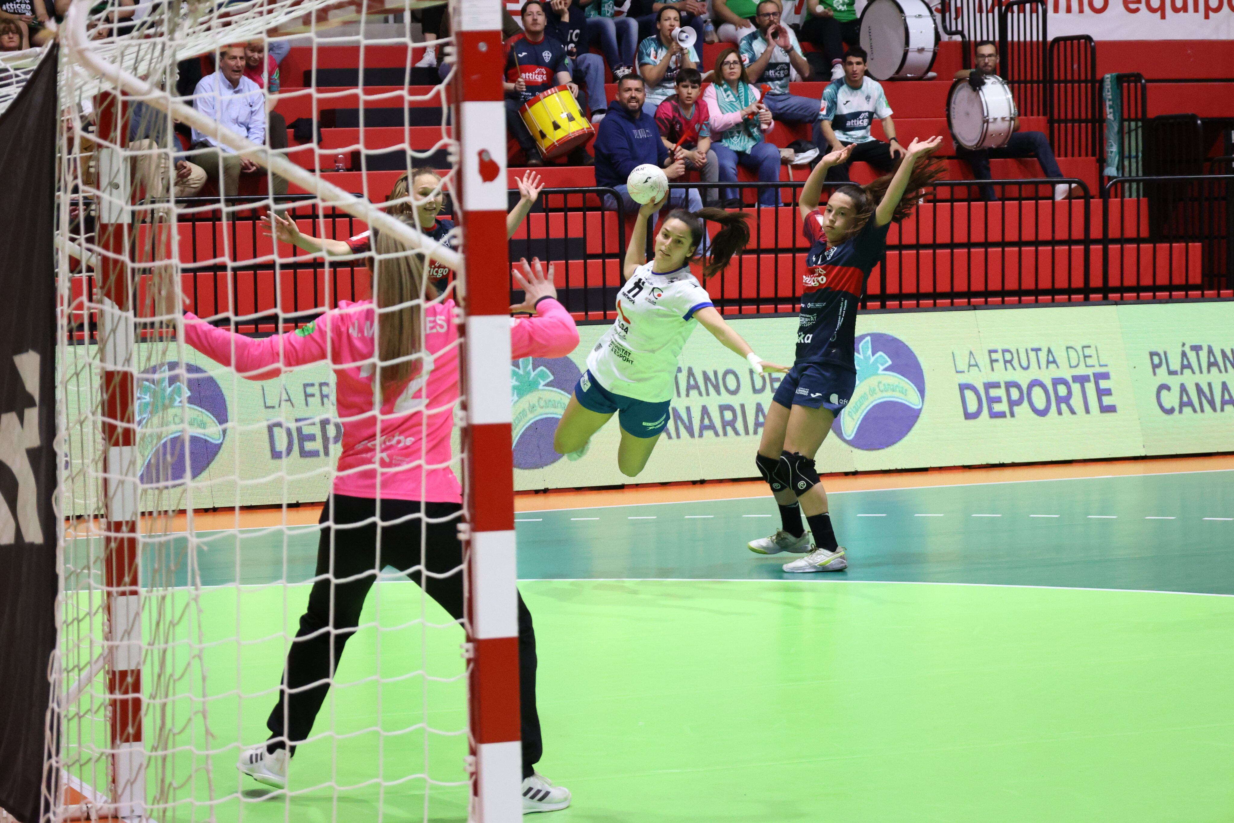 La portera del CBM Elche, Nicole Morales, fue decisiva una vez más con sus paradas