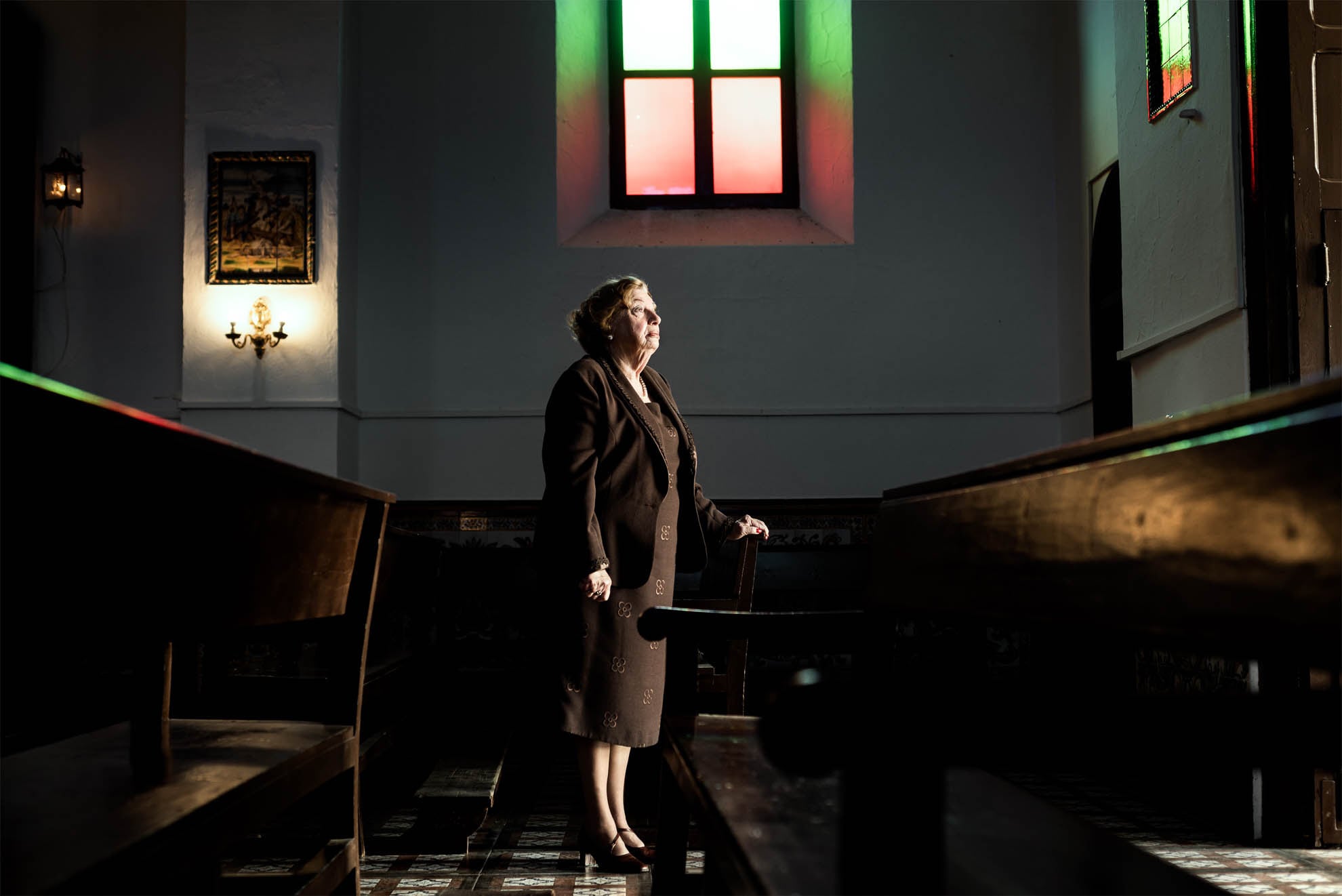 Dominga Aparicio en la iglesia de la Zarza, Huelva donde tuvieron encerrado a su padre Domingo Aparicio, la noche antes de su fusilamiento el 22 de agosto de 1936. 