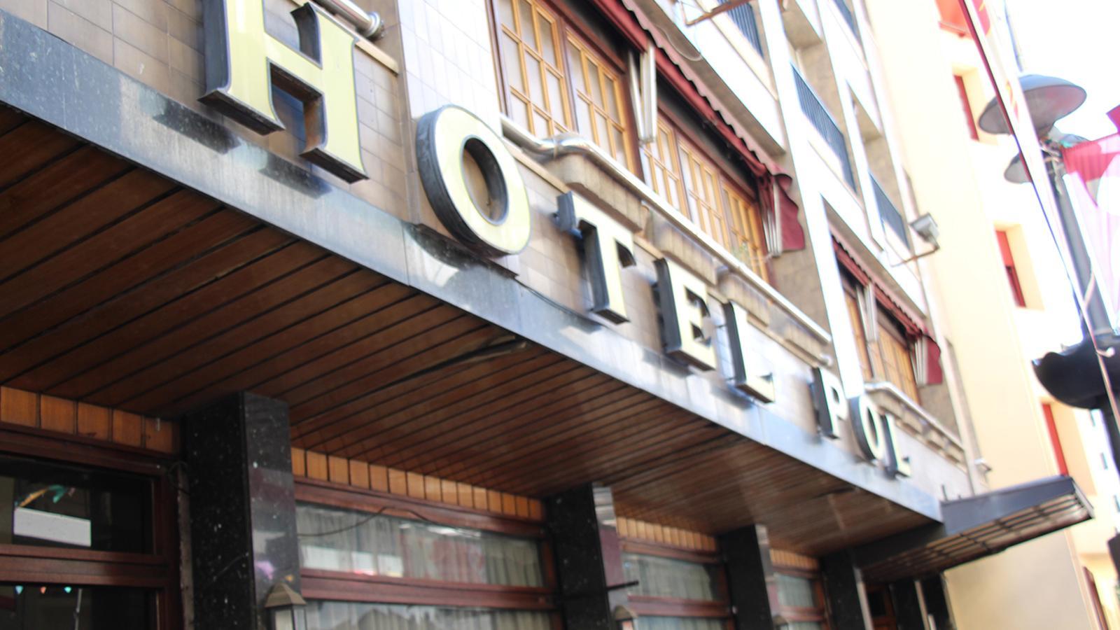 Façana de l'Hotel Pol a Sant Julià