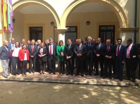 Comisión parlamentaria junto a dirigentes políticos del Campo de Gibraltar