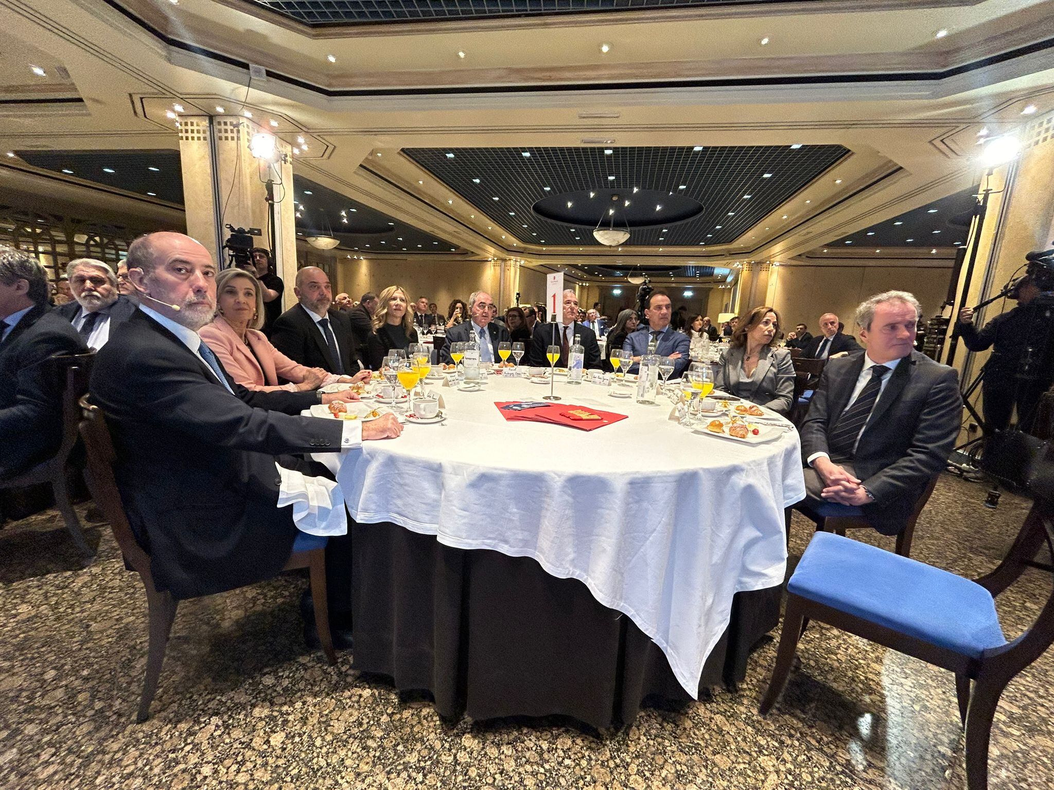 Mesa principal del CONVERSA: Aragón, ventajas competitivas la economía 2024