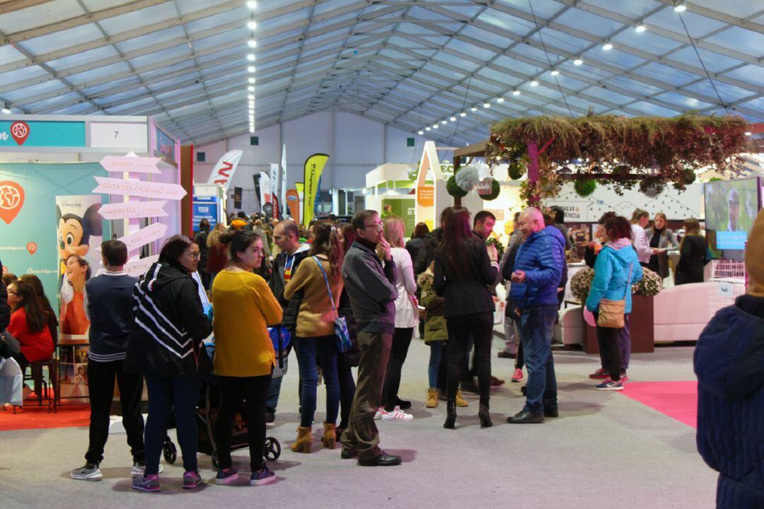 Aprofitant la gran afluència de visitants durant la Fira d'Andorra la Vella, els sindicats han reunit prop de 2.000 signatures a favor de les ILP que promouen.