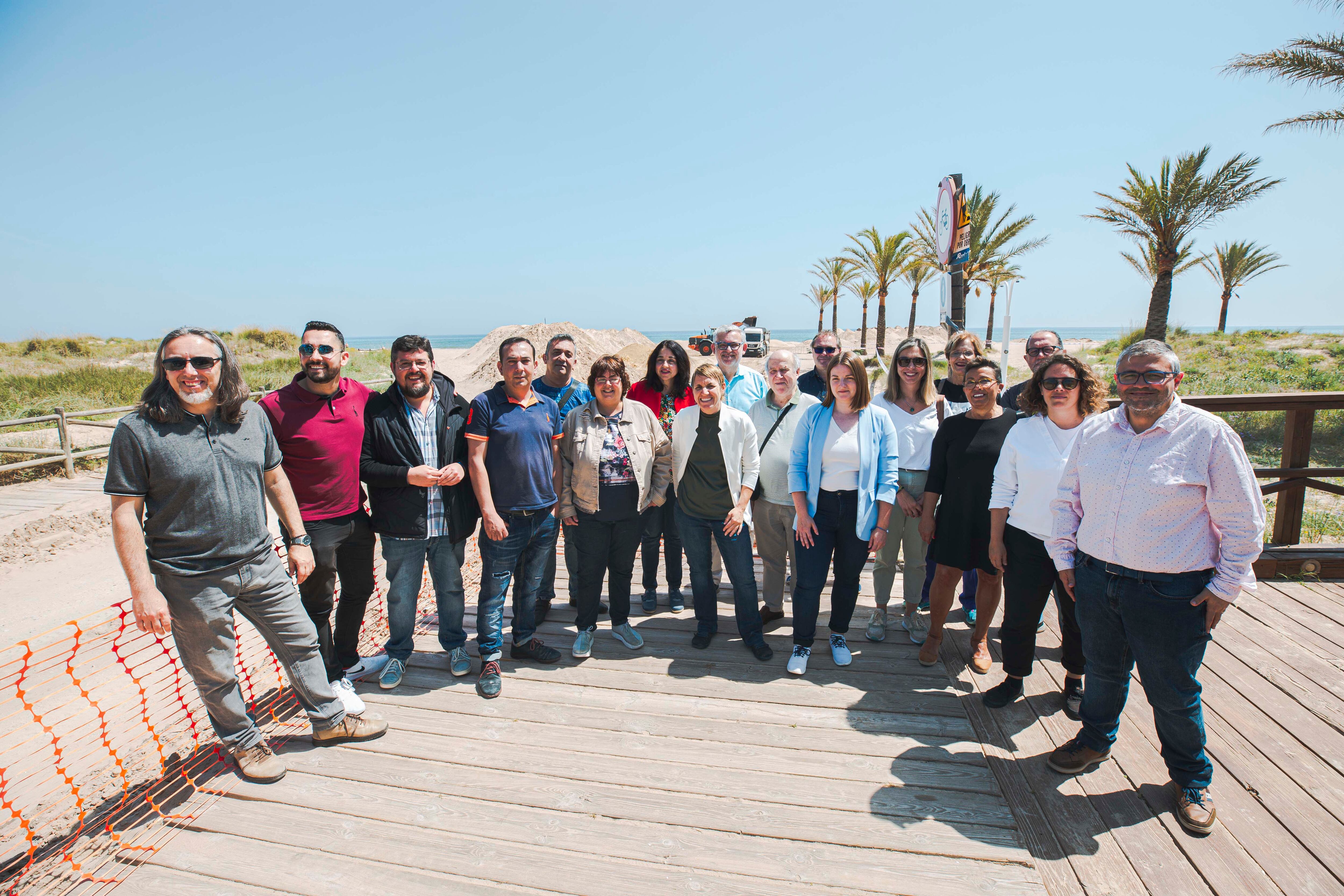 Representantes de Compromís Safor Valldigna reivindican soluciones en la playa de l&#039;Auir.