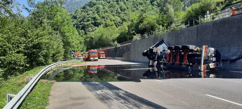 Carrterar RN-134 cortada a la altura de Sarance  valle del Aspe