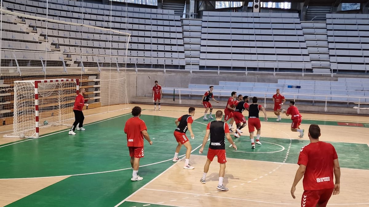 El jugador del Bada Huesca Dijá en SER Deportivos Huesca