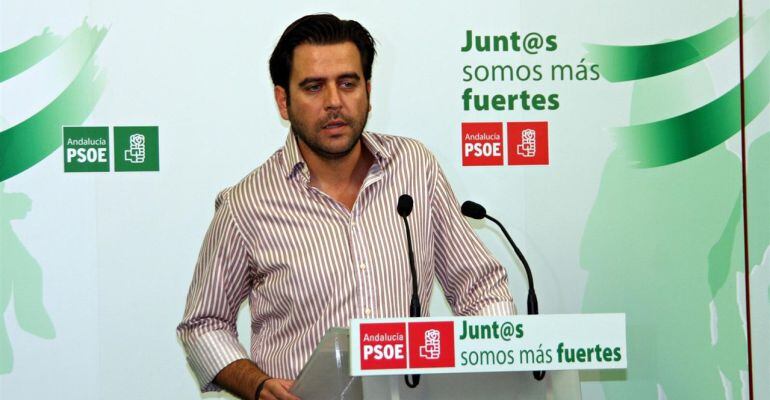 Francisco González en una conferencia de prensa